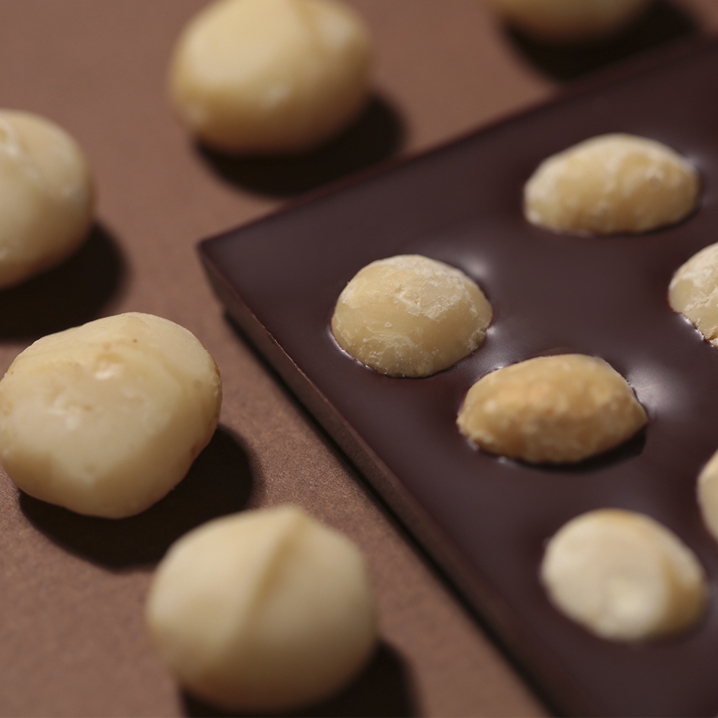Шоколад горький Макадамия 66% купить в VISAGEHALL