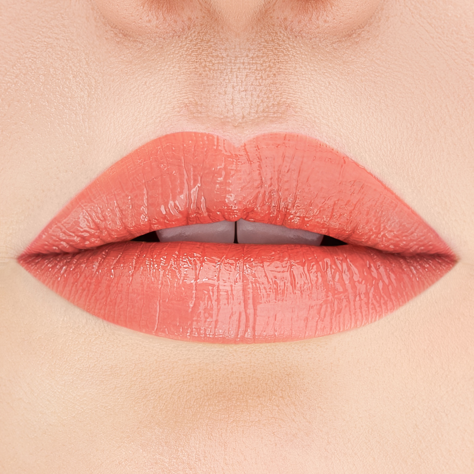 Блеск для увеличения объема губ Le Volume Plum&Care Lipgloss 