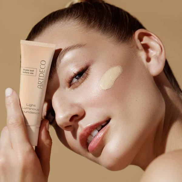 Тональная основа Light Luminous Foundation