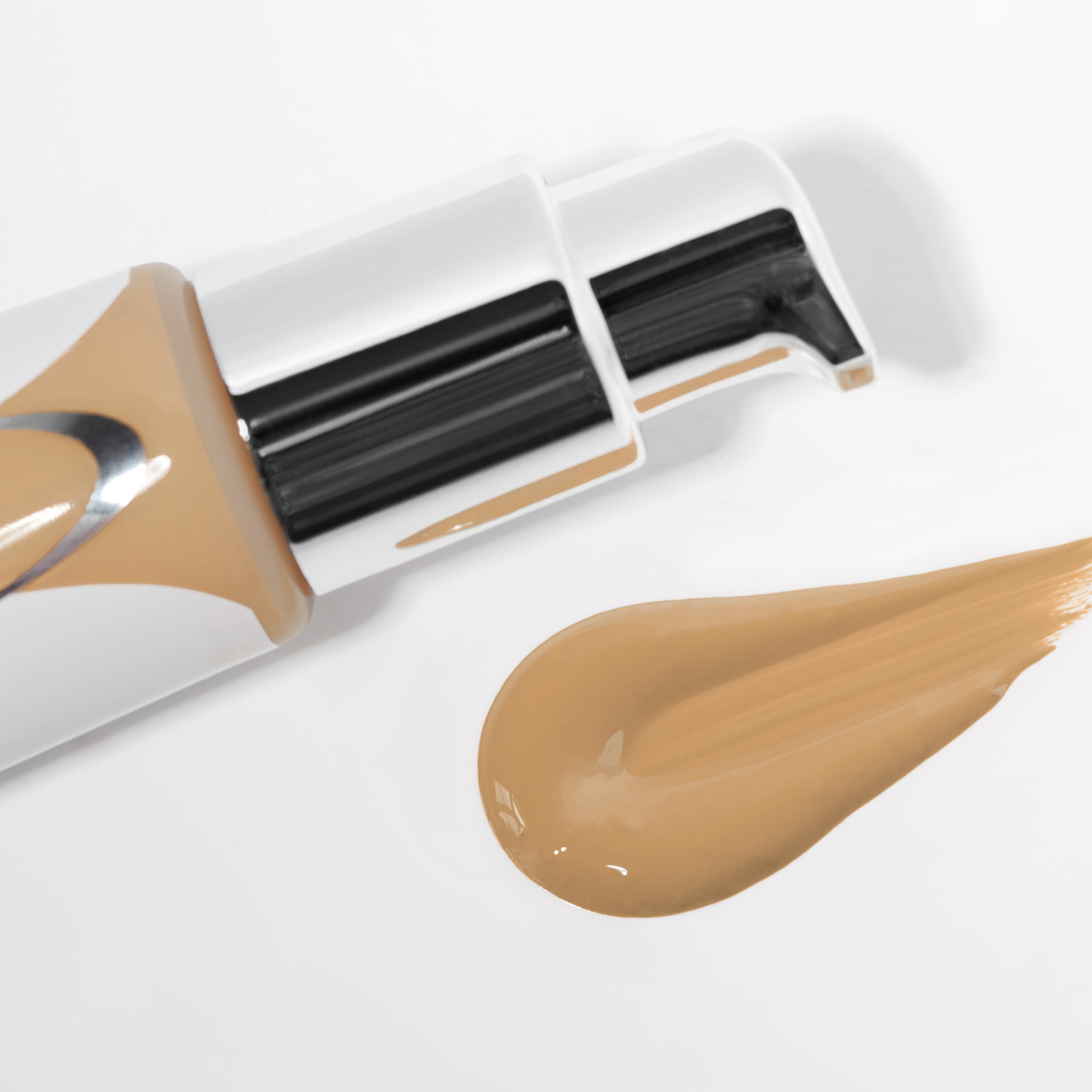 Тональная основа сияющая Wonder Skin