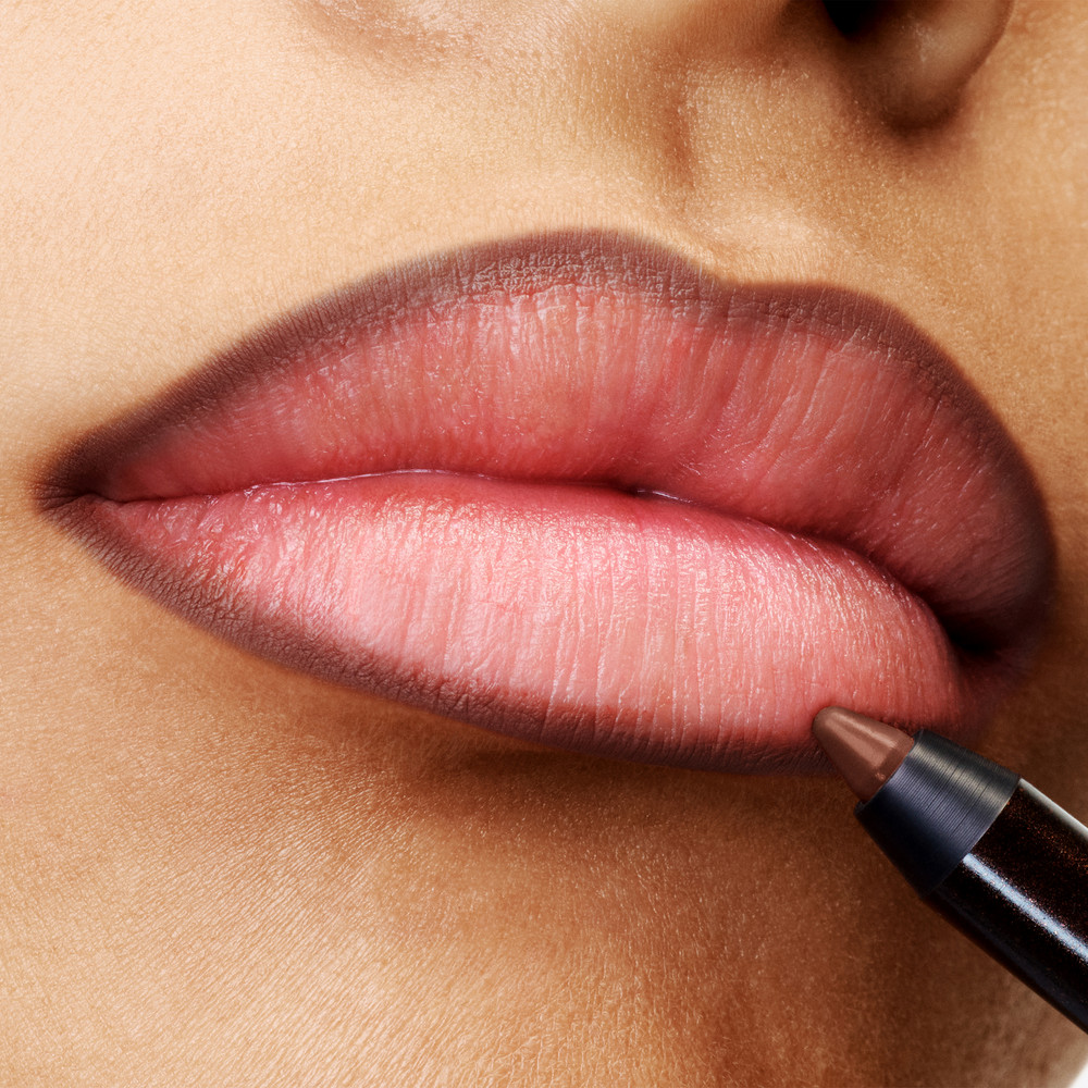 Карандаш для губ Runway Lip Pencil