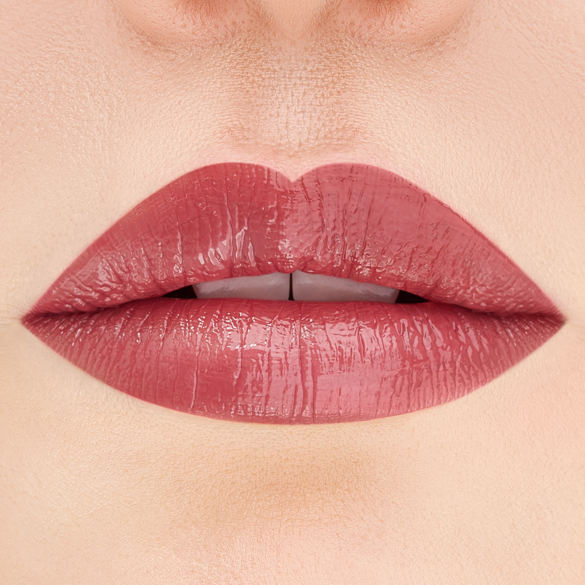 Блеск для увеличения объема губ Le Volume Plum&Care Lipgloss 