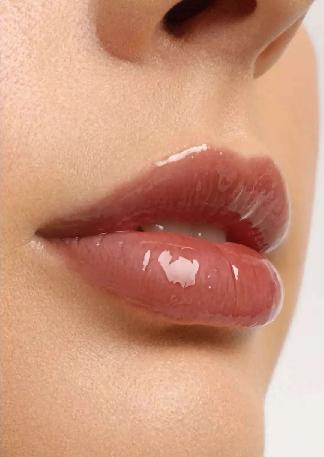 Блеск для губ ухаживающий Lip gloss care intense