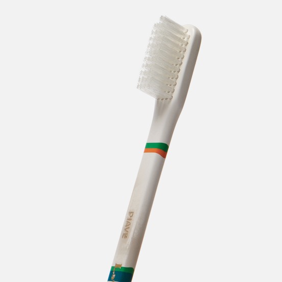 Зубная щетка с нейлоновой щетиной средней жесткости (зеленый) купить в VISAGEHALL