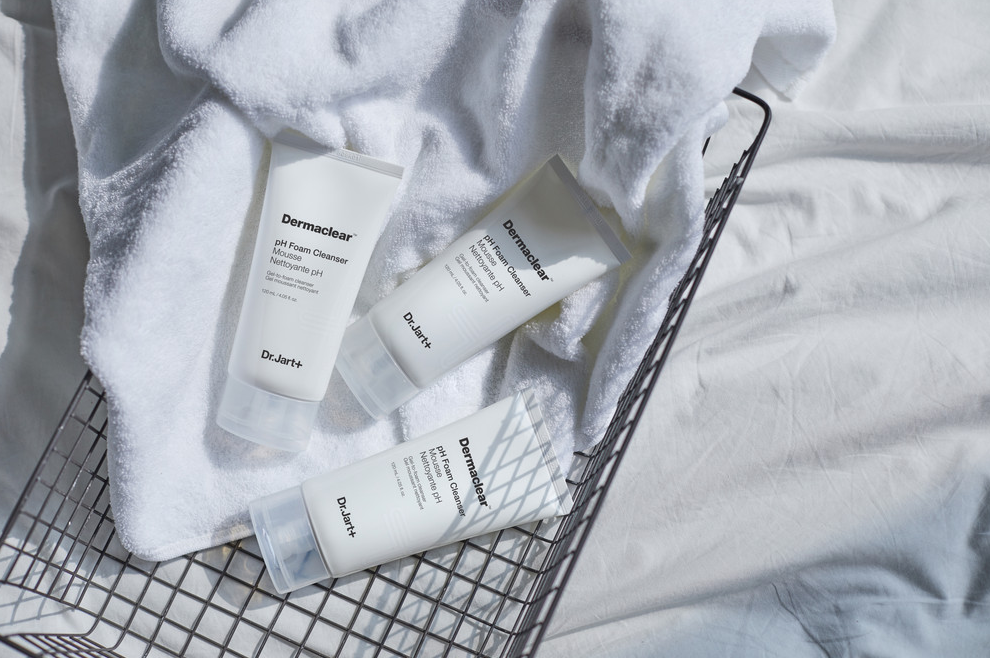 Гель-пенка для глубокого очищения кожи Dermaclear Micro Foam Micro-Mousse 