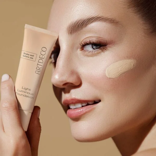 Тональная основа Light Luminous Foundation