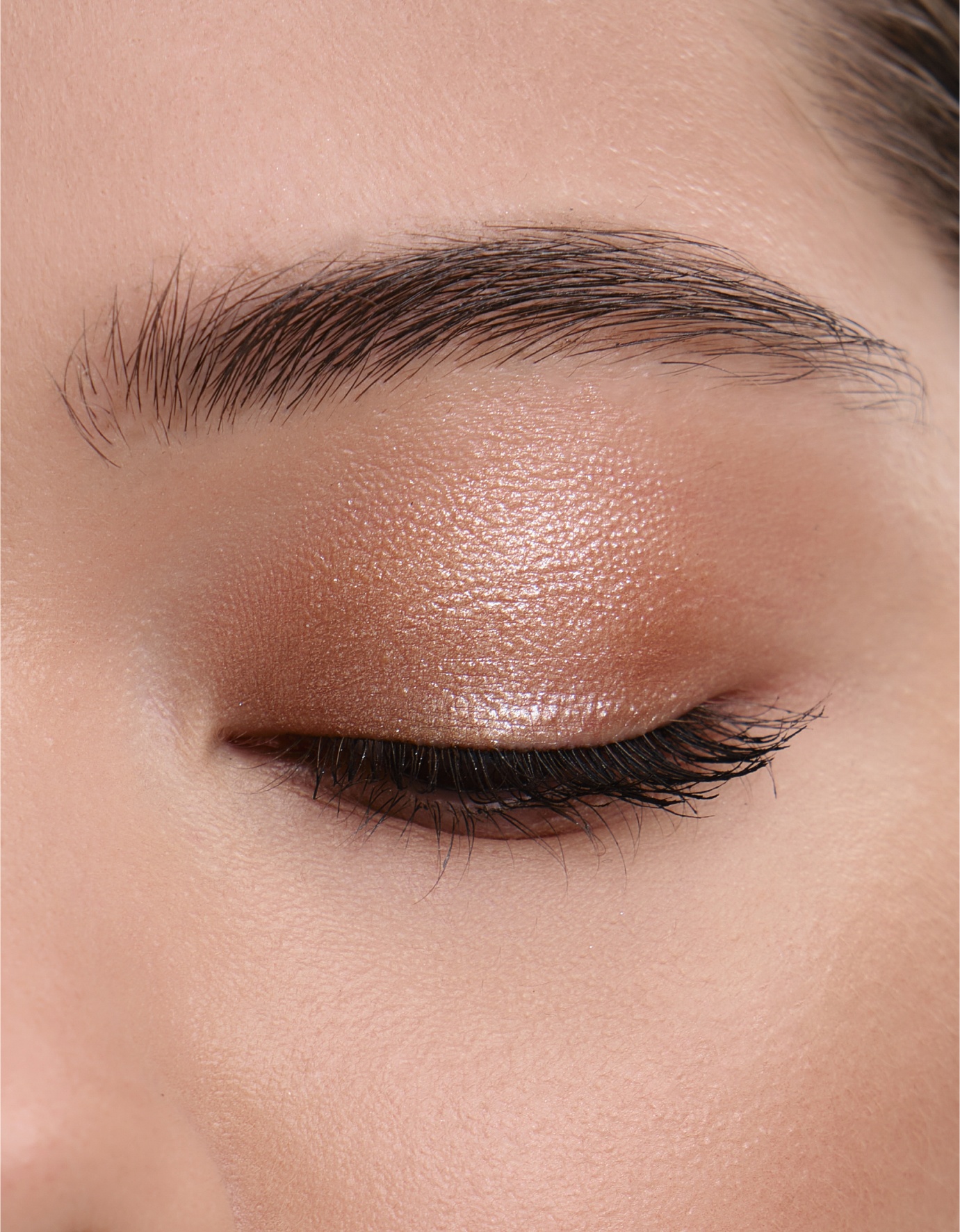 Тени-спарклы для век с влажным финишем Single Eyeshadow