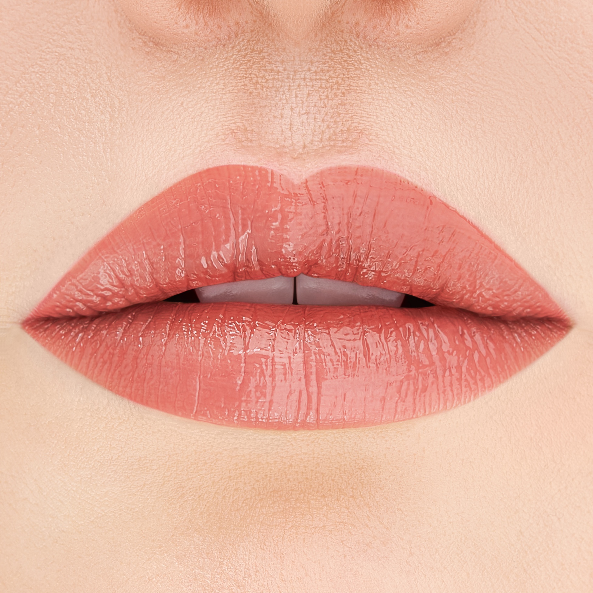 Блеск для увеличения объема губ Le Volume Plum&Care Lipgloss 