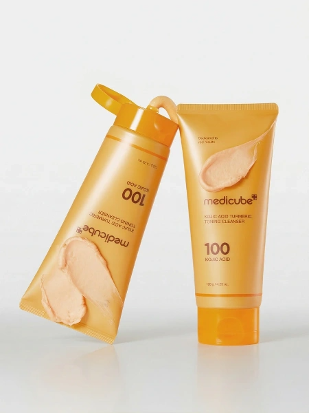 Пенка для умывания с кислотами Kojic Acid Turmeric Toning Cleanser