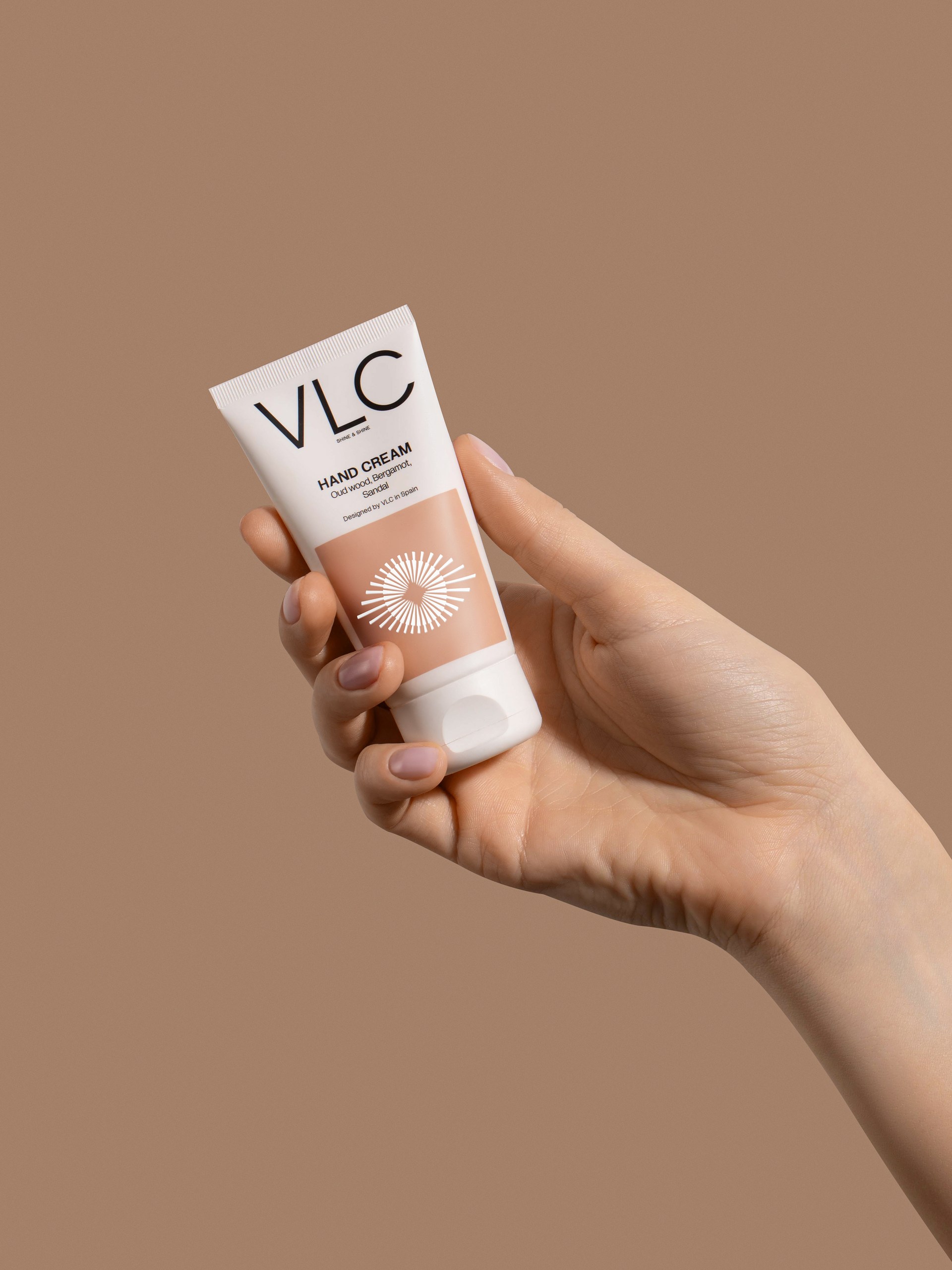 Крем для рук питательный Oud wood, Bergamot, Sandal купить в VISAGEHALL