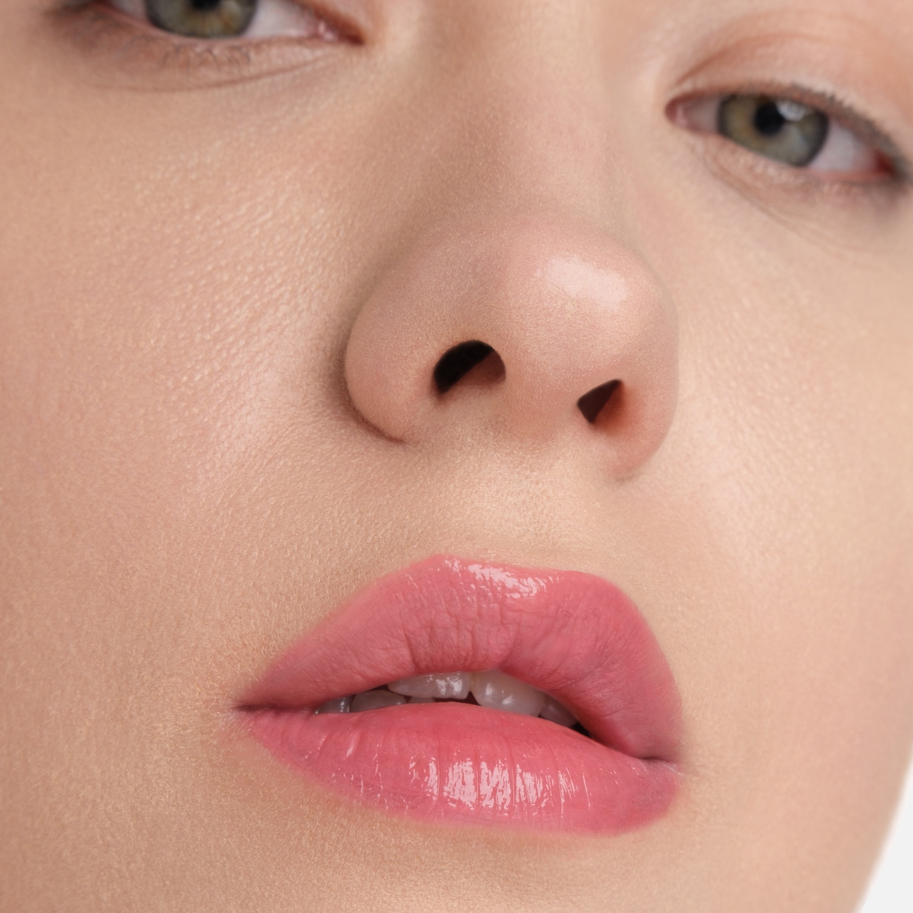 Бальзам для губ Color Booster Lip Balm
