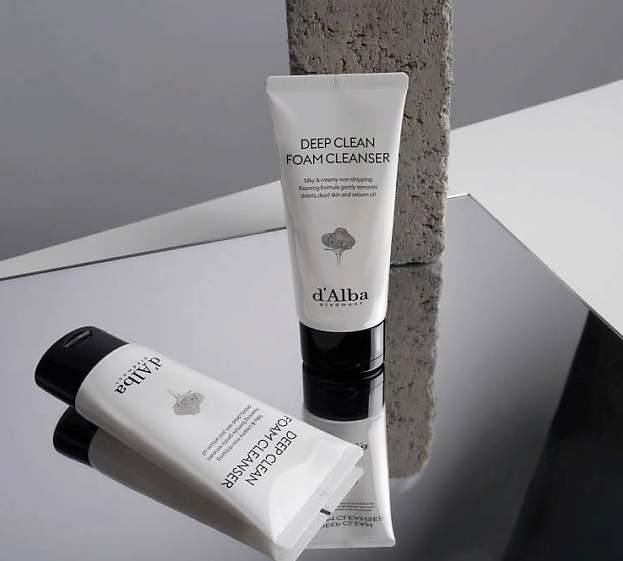 Пенка для умывания White Truffle Deep Clean Foam Cleanser 