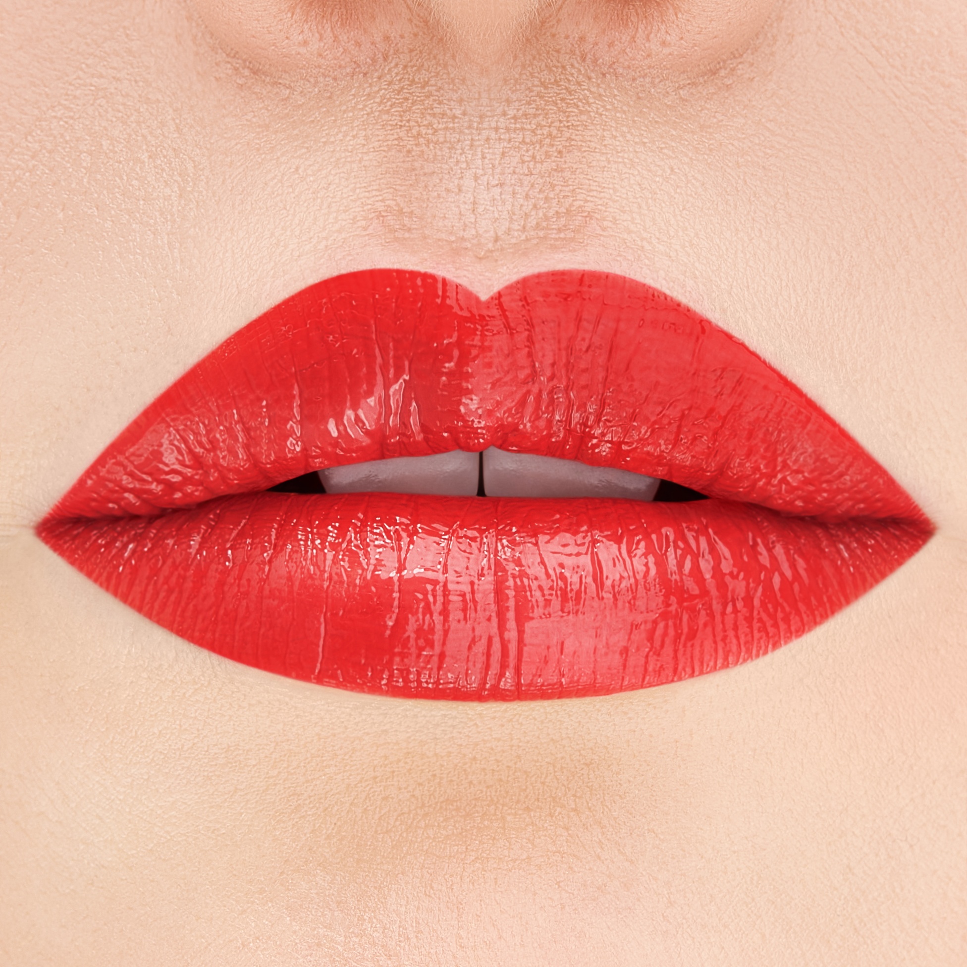 Блеск для увеличения объема губ Le Volume Plum&Care Lipgloss 