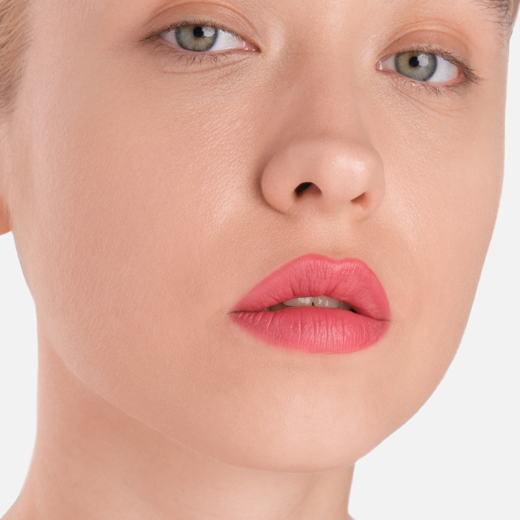 Помада матовая устойчивая Matte Lasting Lipstick SPF15