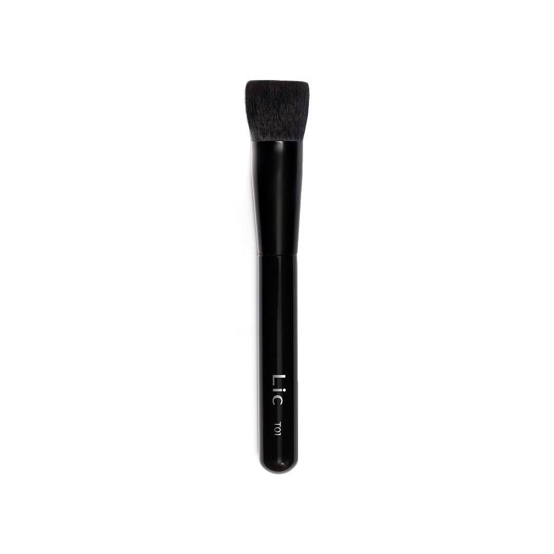 Кисть для тонального крема  Makeup Artist Brush Т01