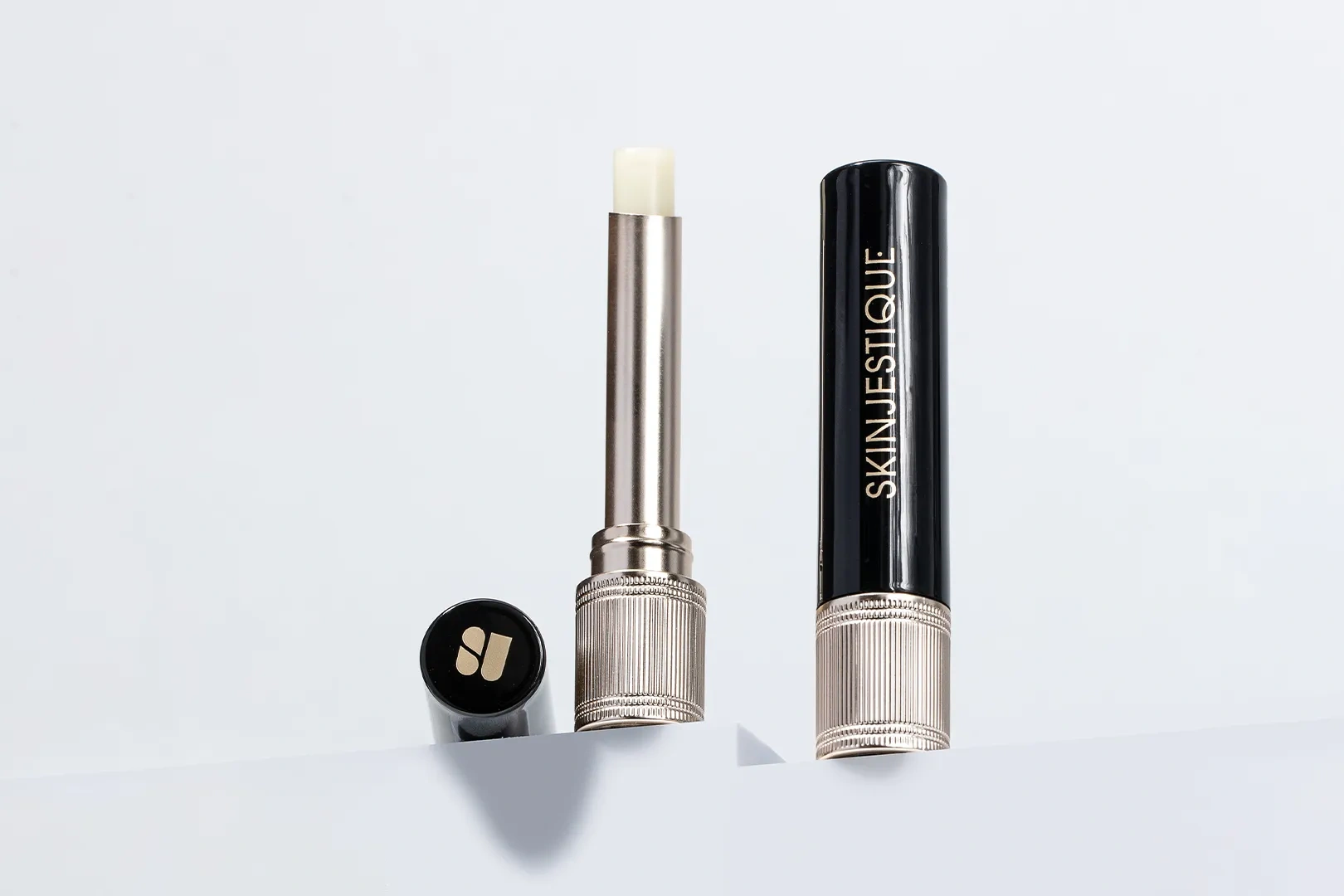 Бальзам для губ Soothing Silk Lip Balm купить в VISAGEHALL