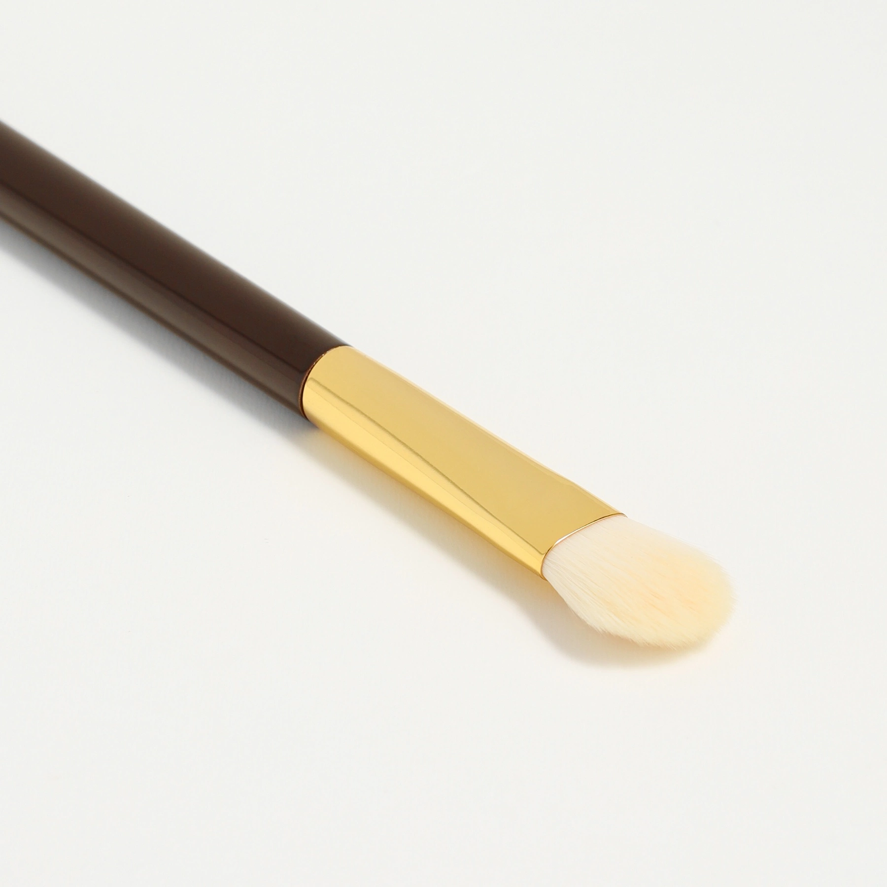 Кисть для теней Eye Shadow Brush 11  купить в VISAGEHALL