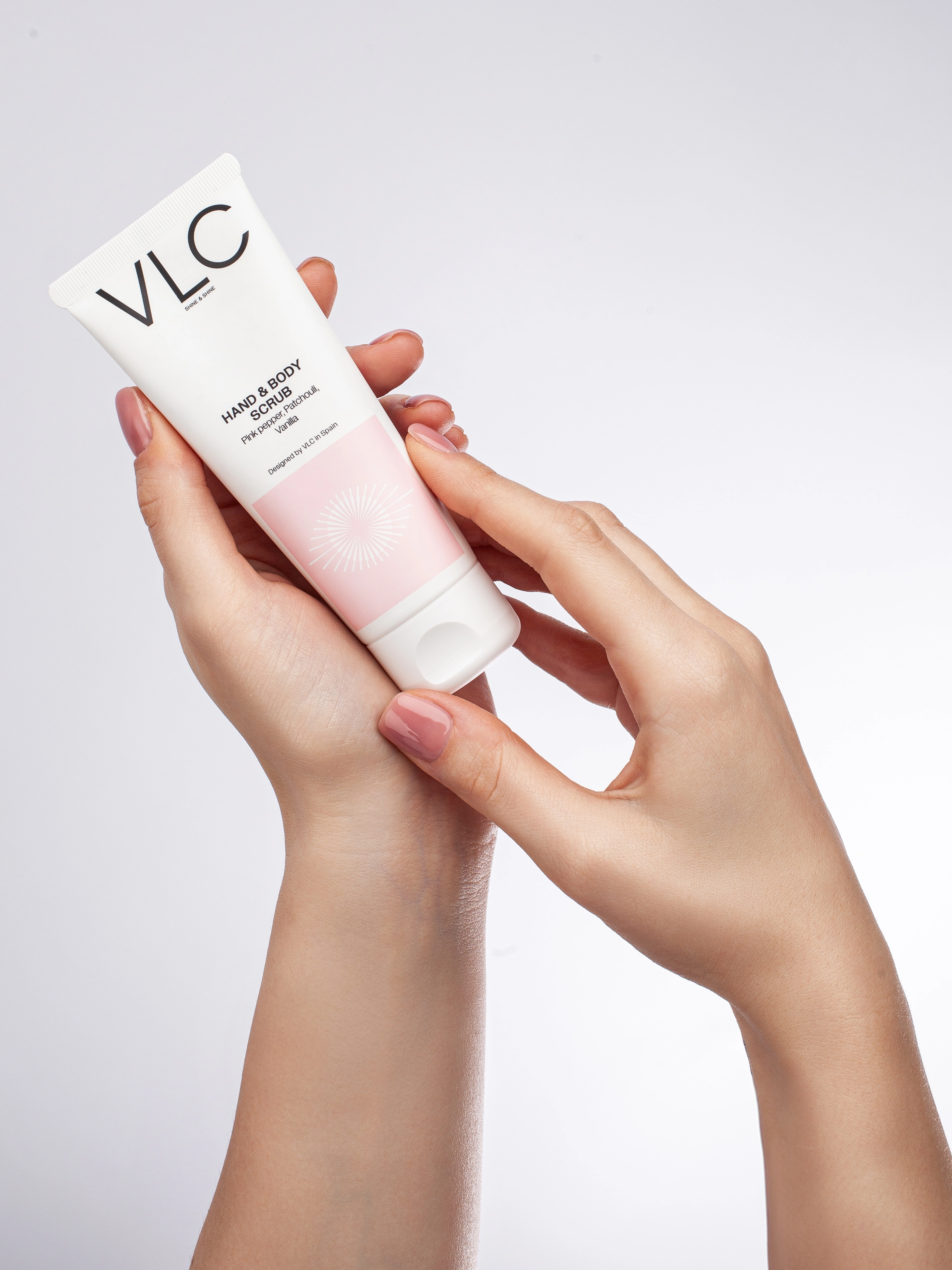 Крем-скраб питательный для рук и тела Pink pepper, patchouli, vanilla купить в VISAGEHALL